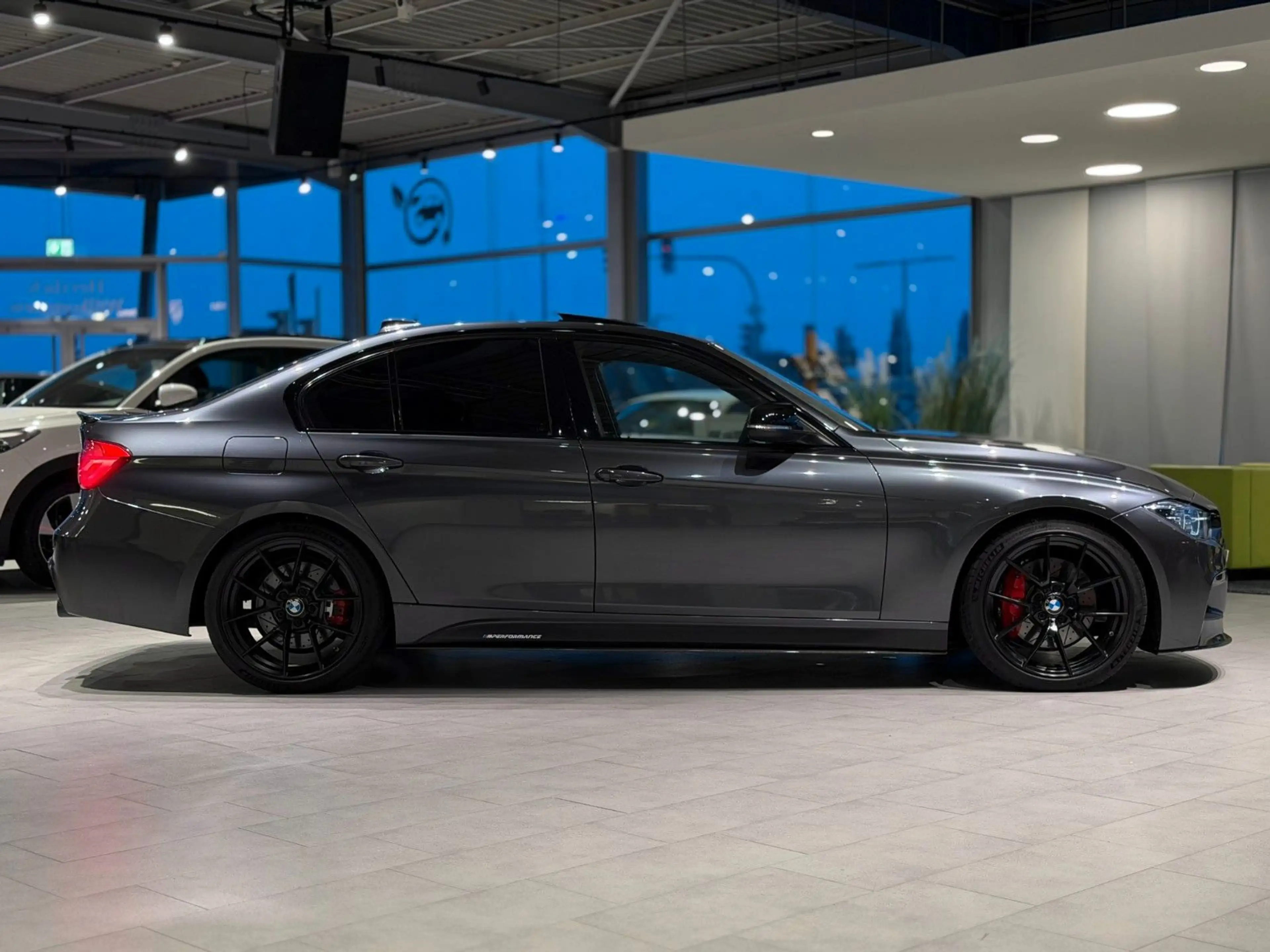 BMW 335 i M Paket *FORGED*MEMORY*SD*H/K*RFK*LHZ* — photo 10