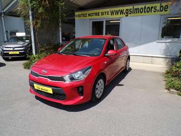 1.200cc  84cv rouge 04/18 90.843km Airco GPS Cruis