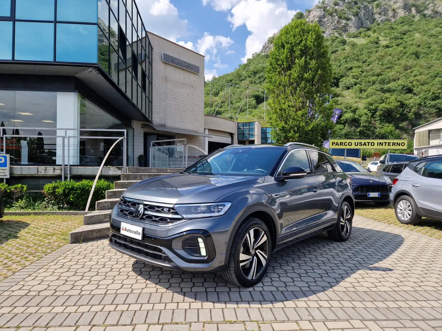 Volkswagen T-Roc 2.0 TDI SCR 150 CV DSG 4MOTION R-Line Grigio - 1