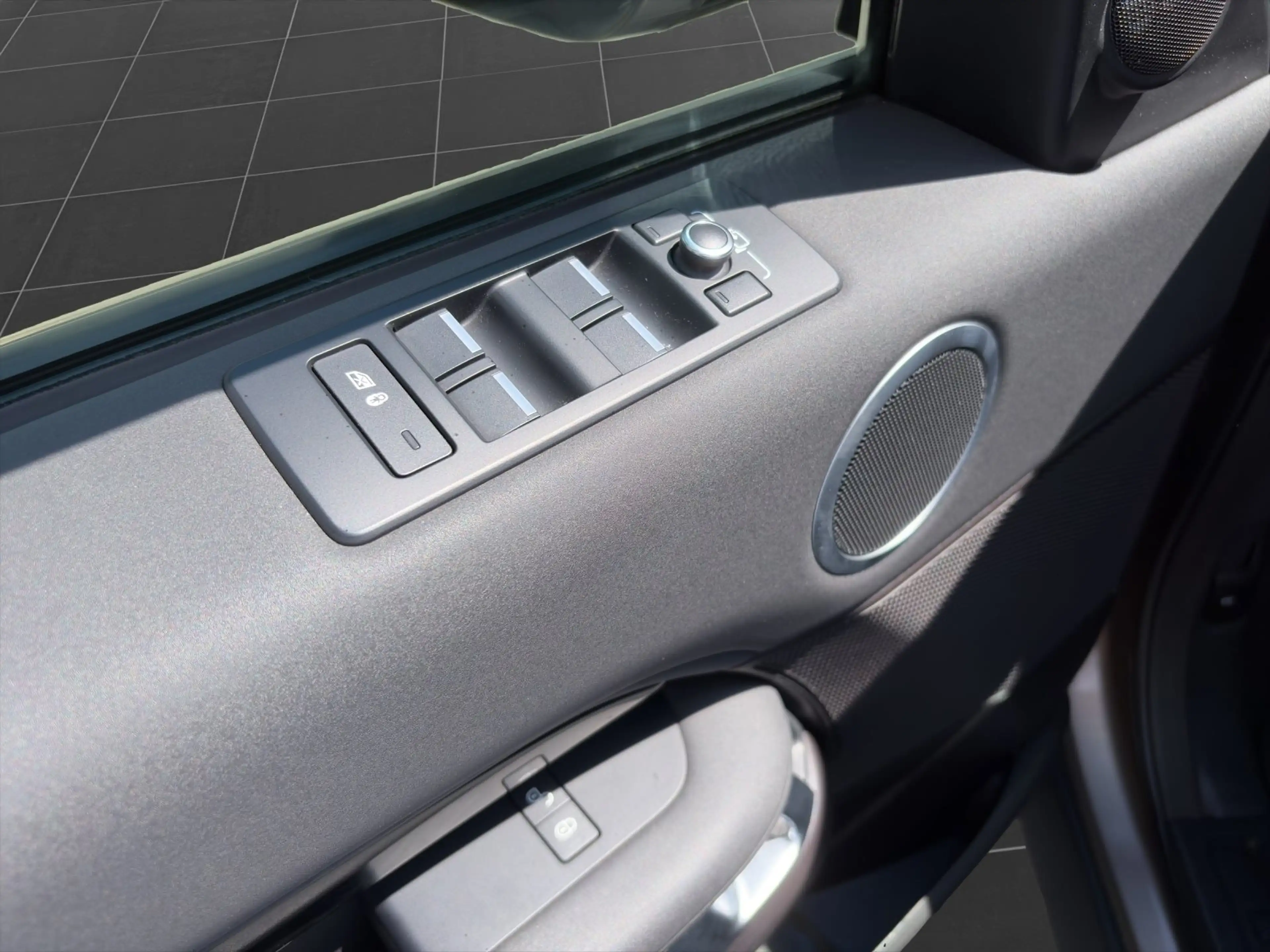 Land Rover Discovery 5 SE SD4 Adapt. LED 7-Sitzer — photo 10
