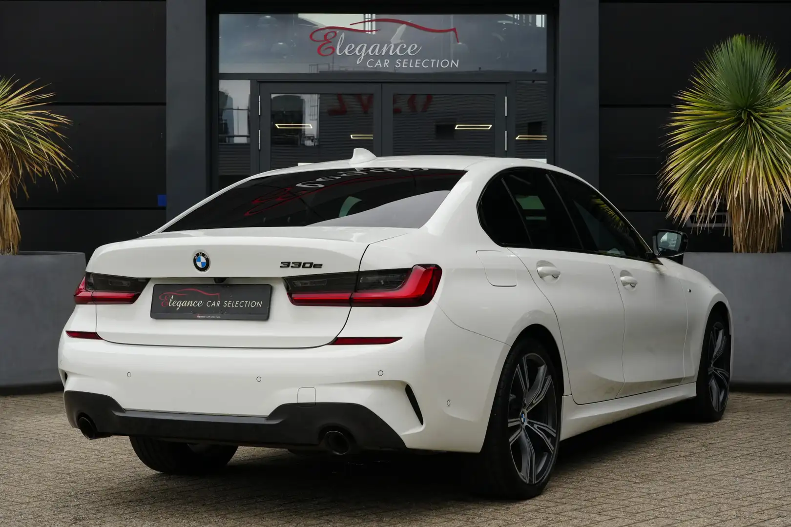 BMW 330 3-serie 330e M Sport High Executive 292pk Navigati Wit - 2