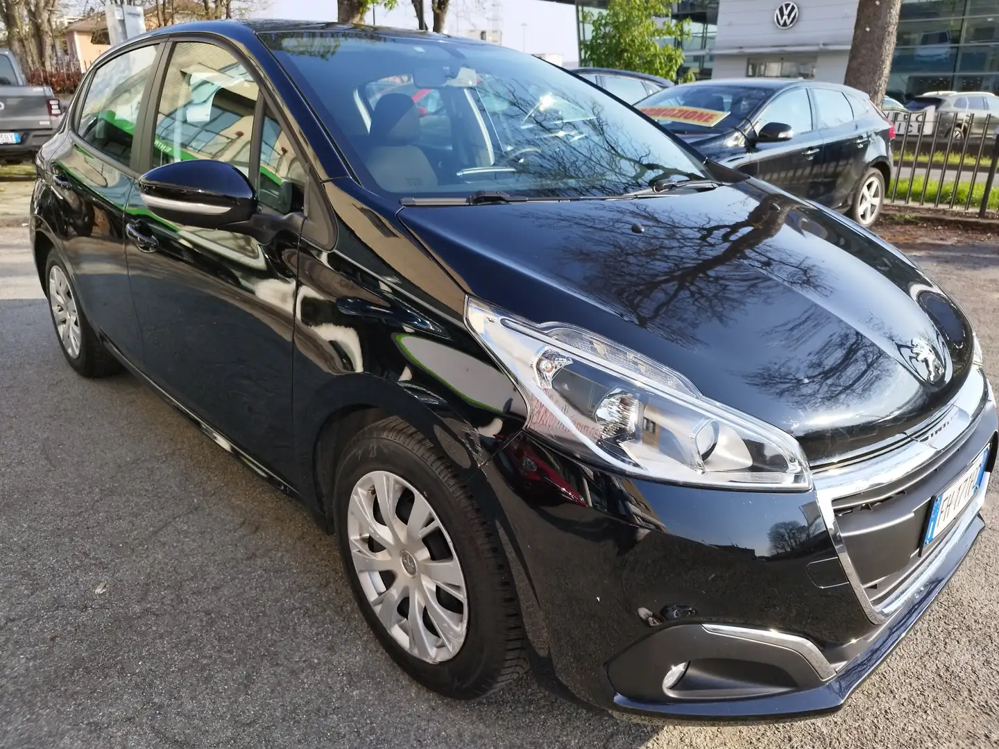 Peugeot 208 208 5 porte 1.2 puretech 82cv neopatentati Nero - 1