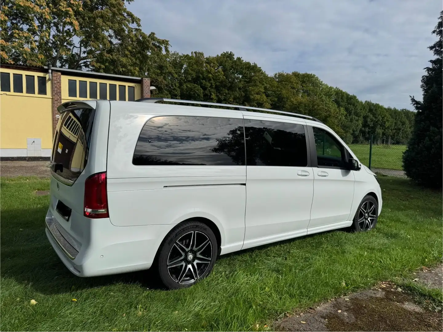 Mercedes-Benz V 300 V300d Avantgarde-Edition extralang Weiß - 2