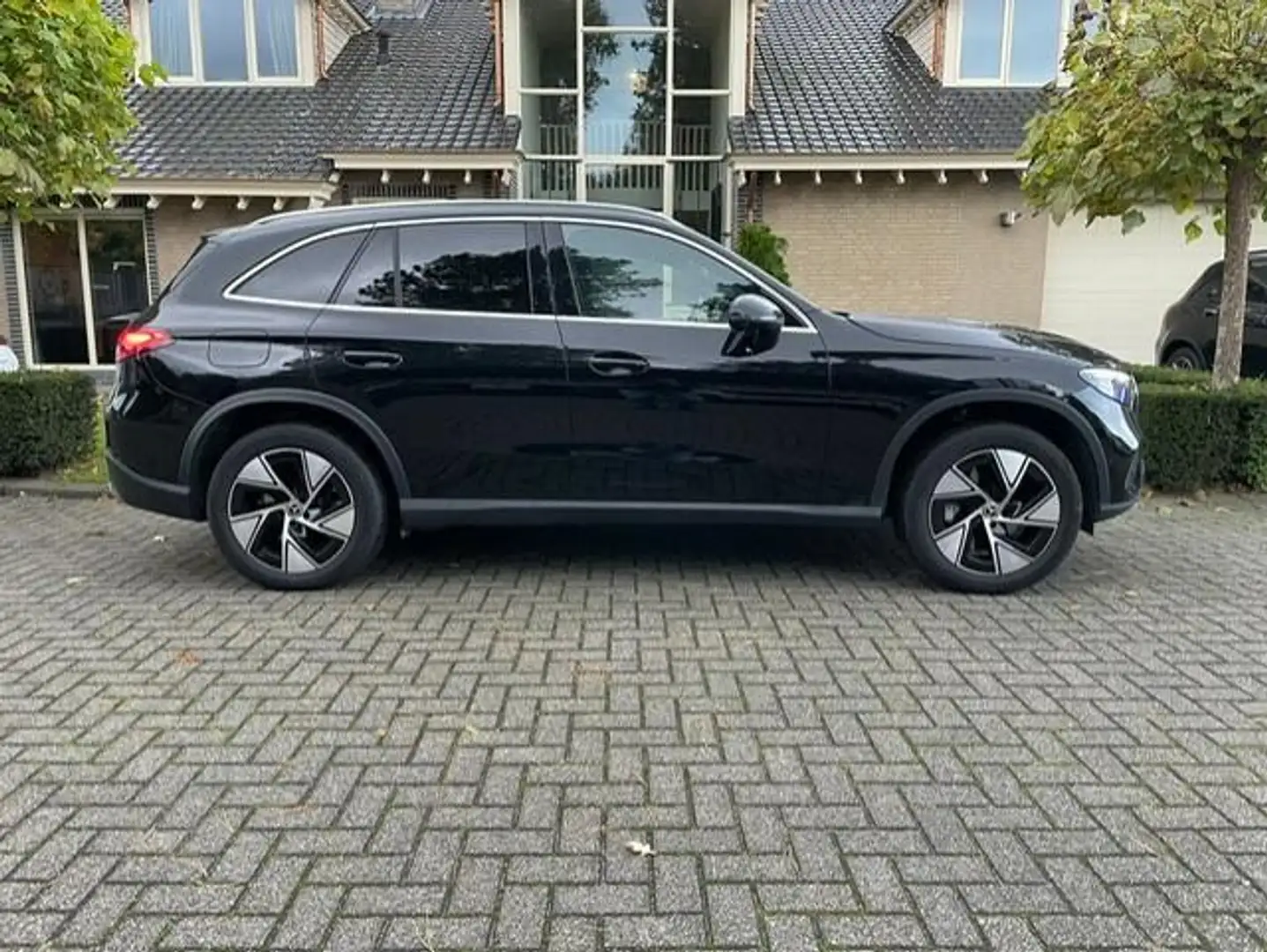 Mercedes-Benz GLC 300 300e 4MATIC AVANTGARDE ADVANCED PANO Noir - 2