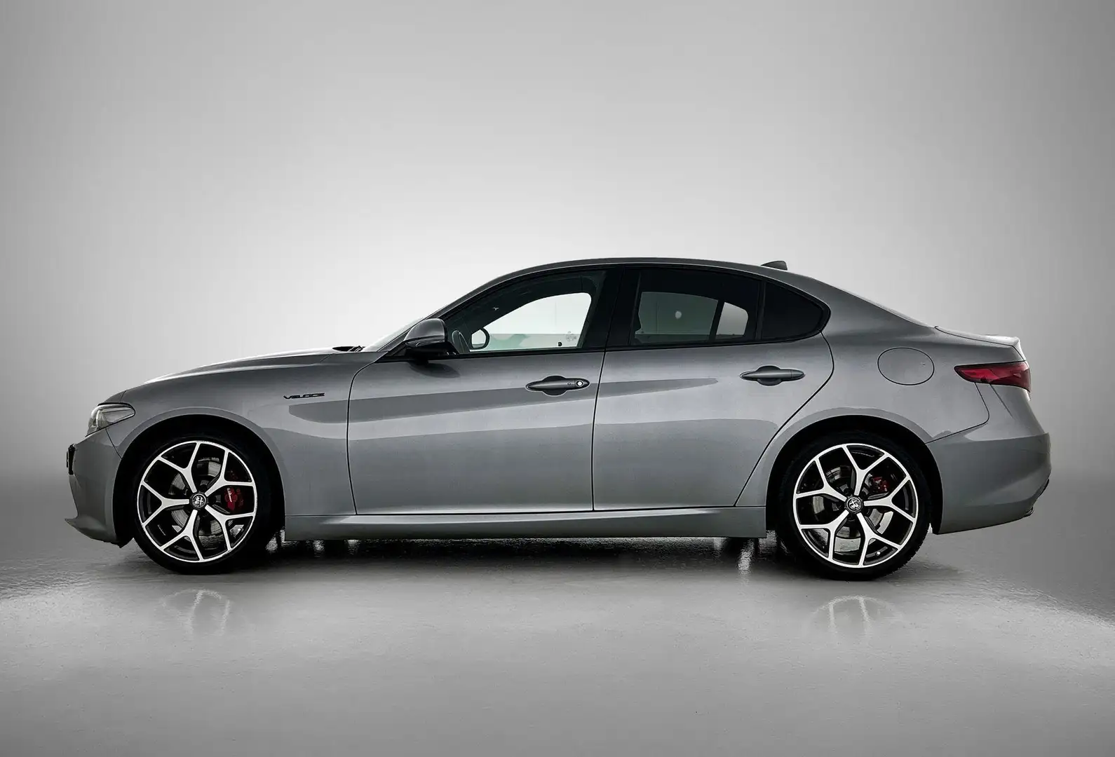 Alfa Romeo Giulia 2.0 Turbo 280pk RWD Veloce | Zwart Leder Veloce In Grijs - 2