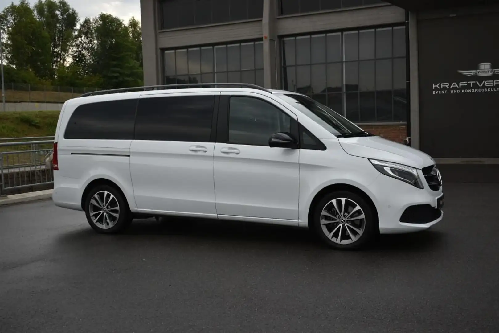 Mercedes-Benz V 220 Edition MBUX*Kamera*Night*LED*AHK* Weiß - 2