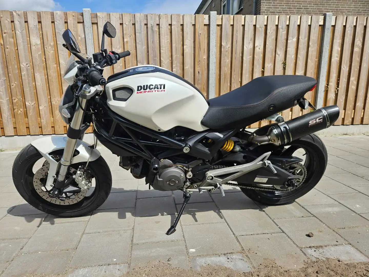 Ducati Monster 696 Wit - 2