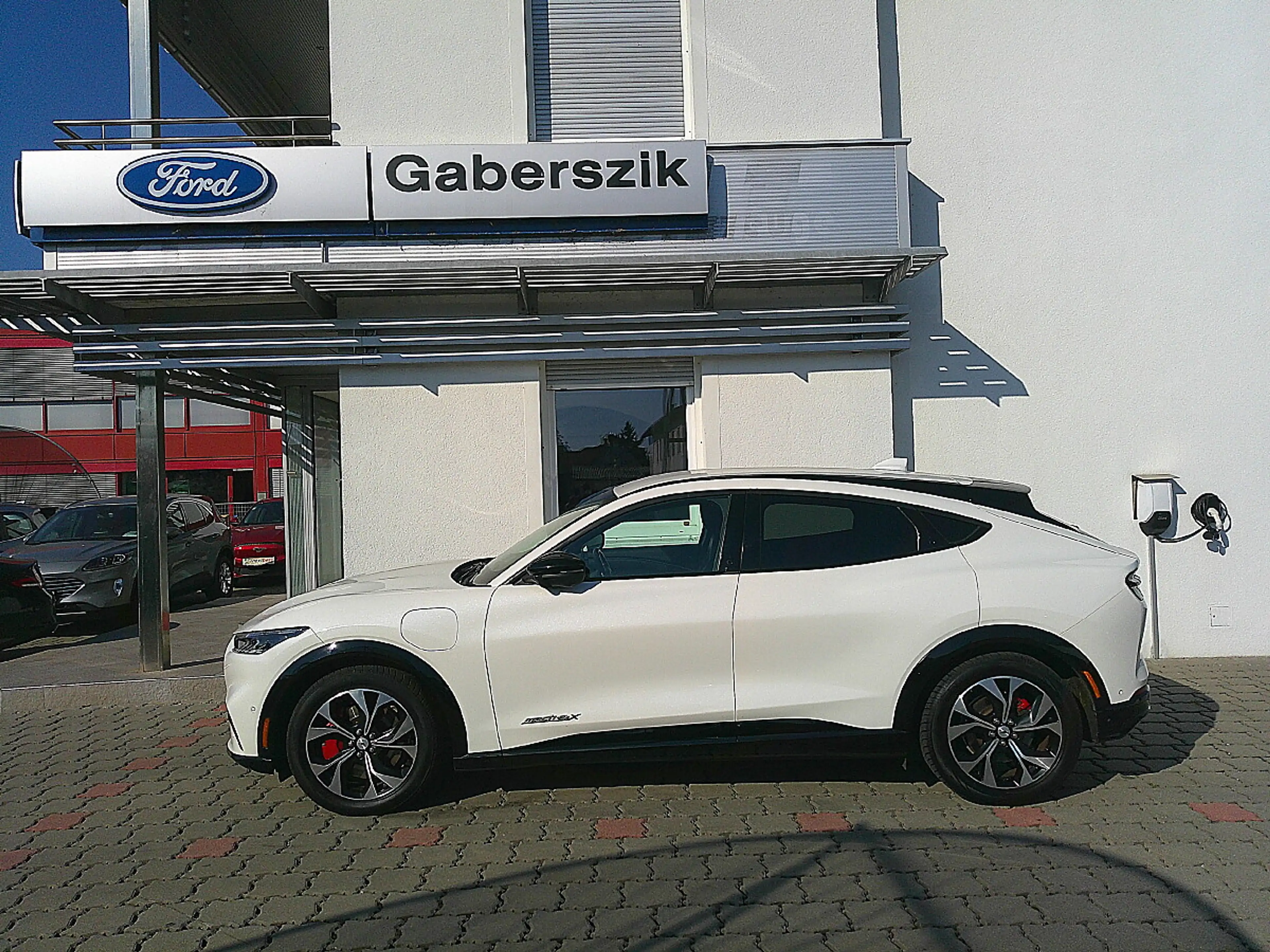 Ford Mustang Mach-E AWD Elektro Extended Range — photo 2