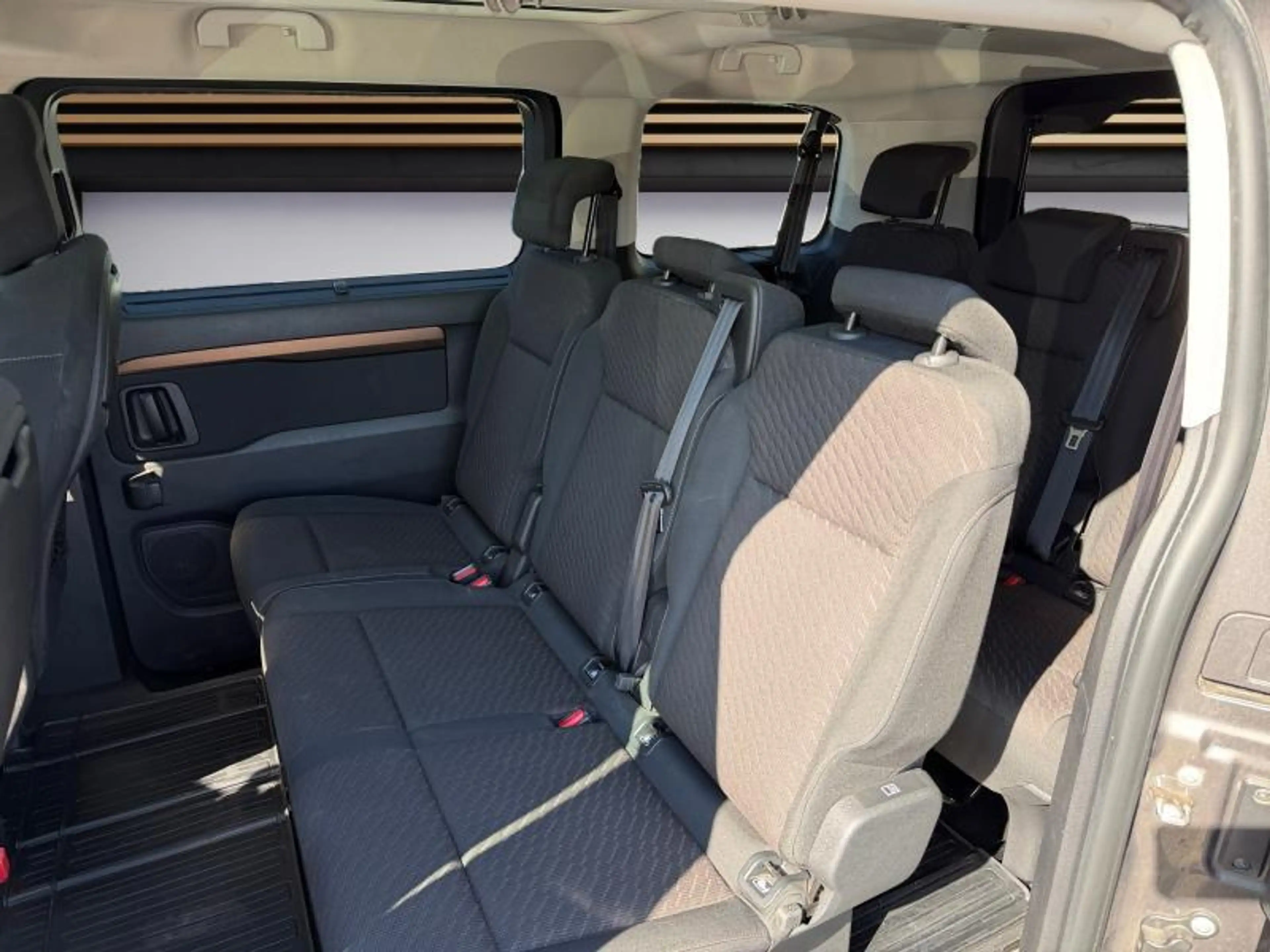 Toyota Verso MPV — photo 11