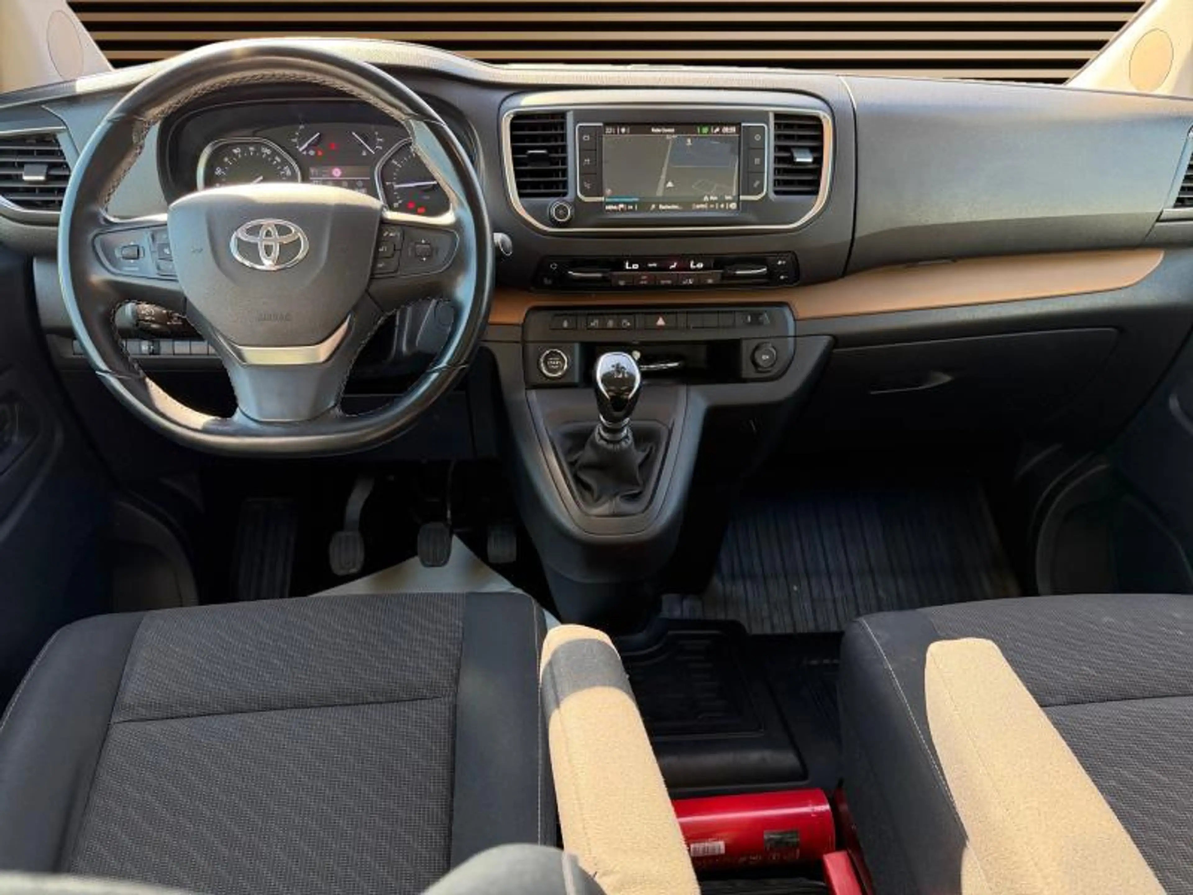 Toyota Verso MPV — photo 13