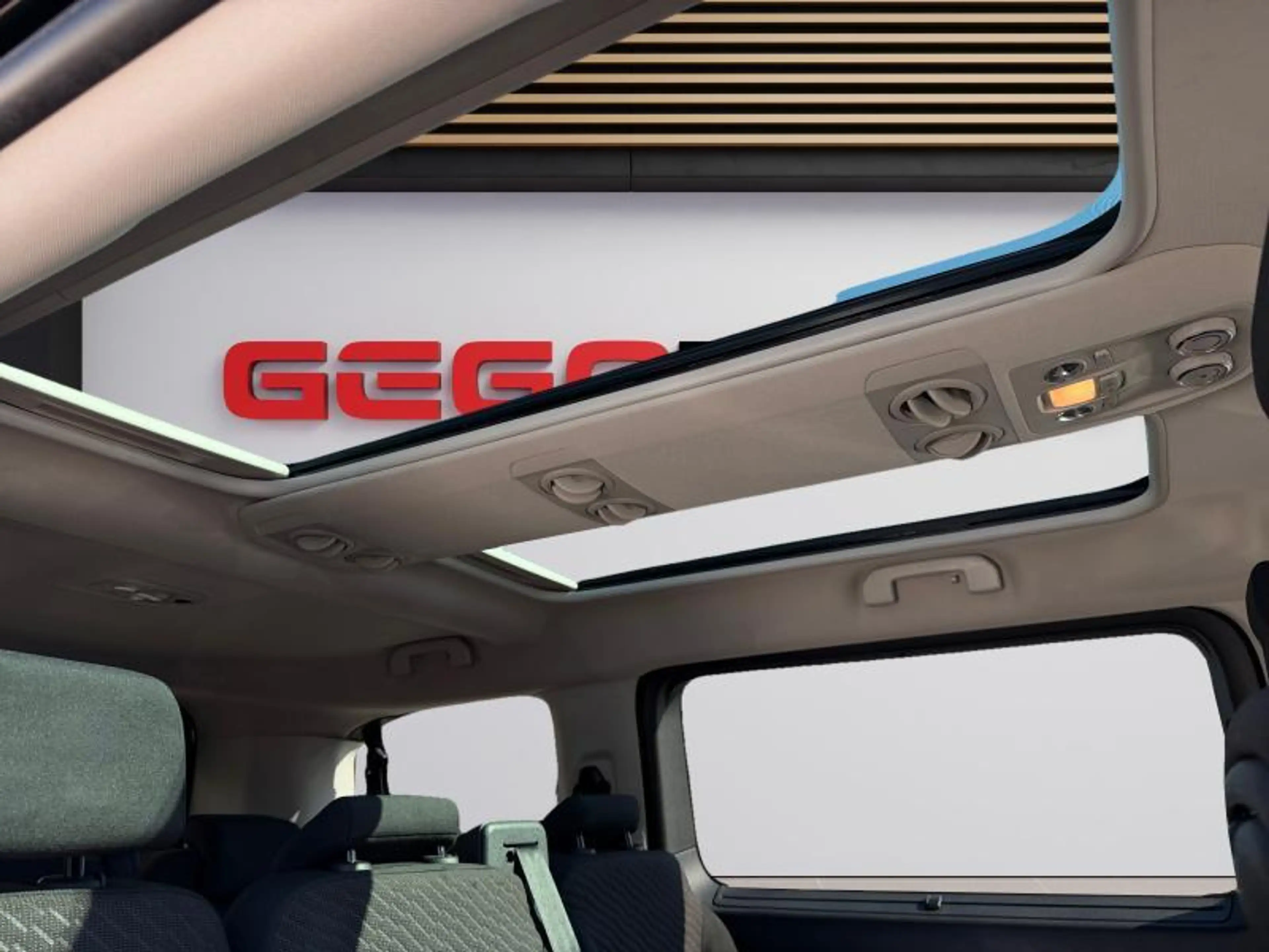 Toyota Verso MPV — photo 12