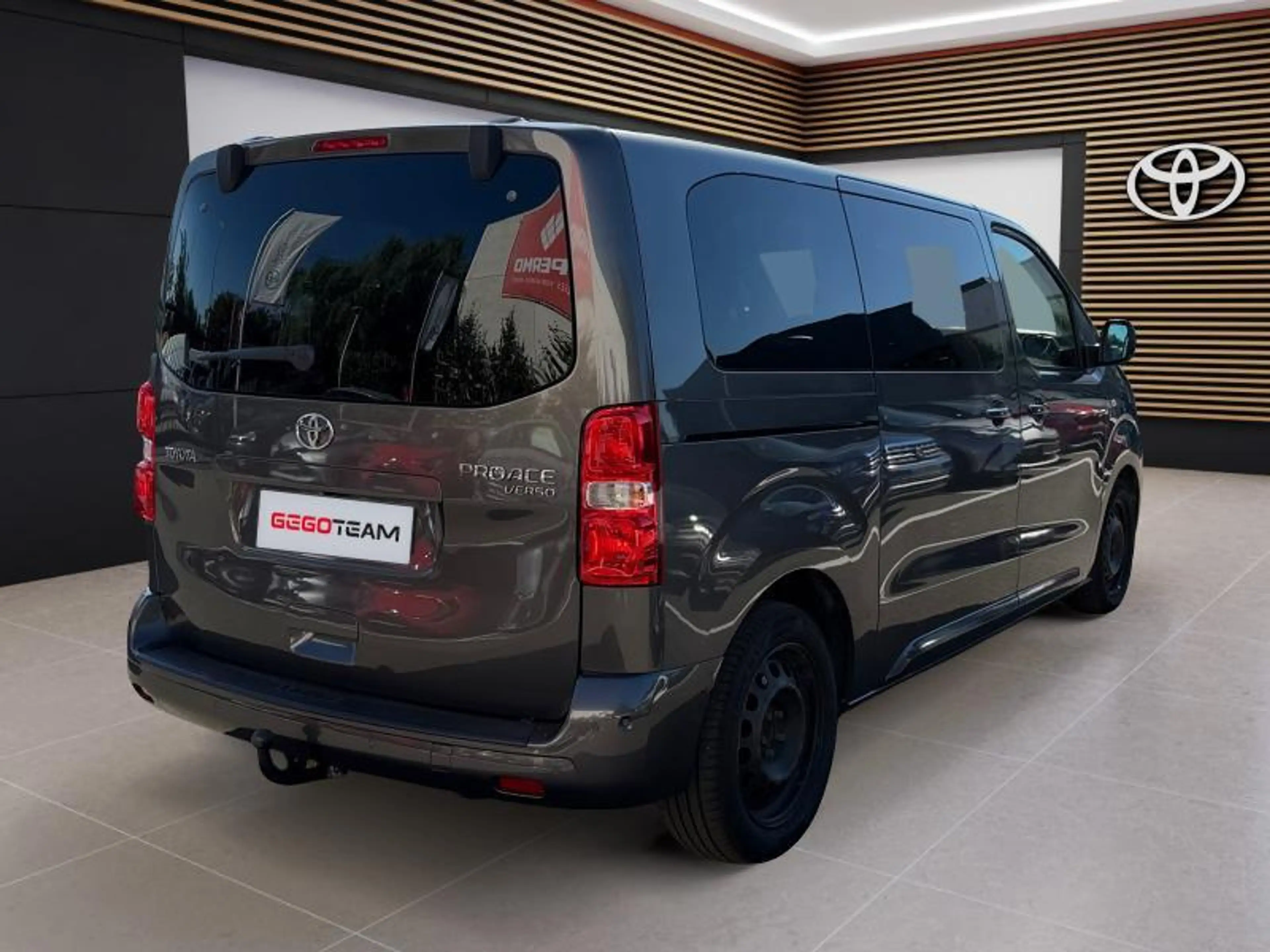 Toyota Verso MPV — photo 6