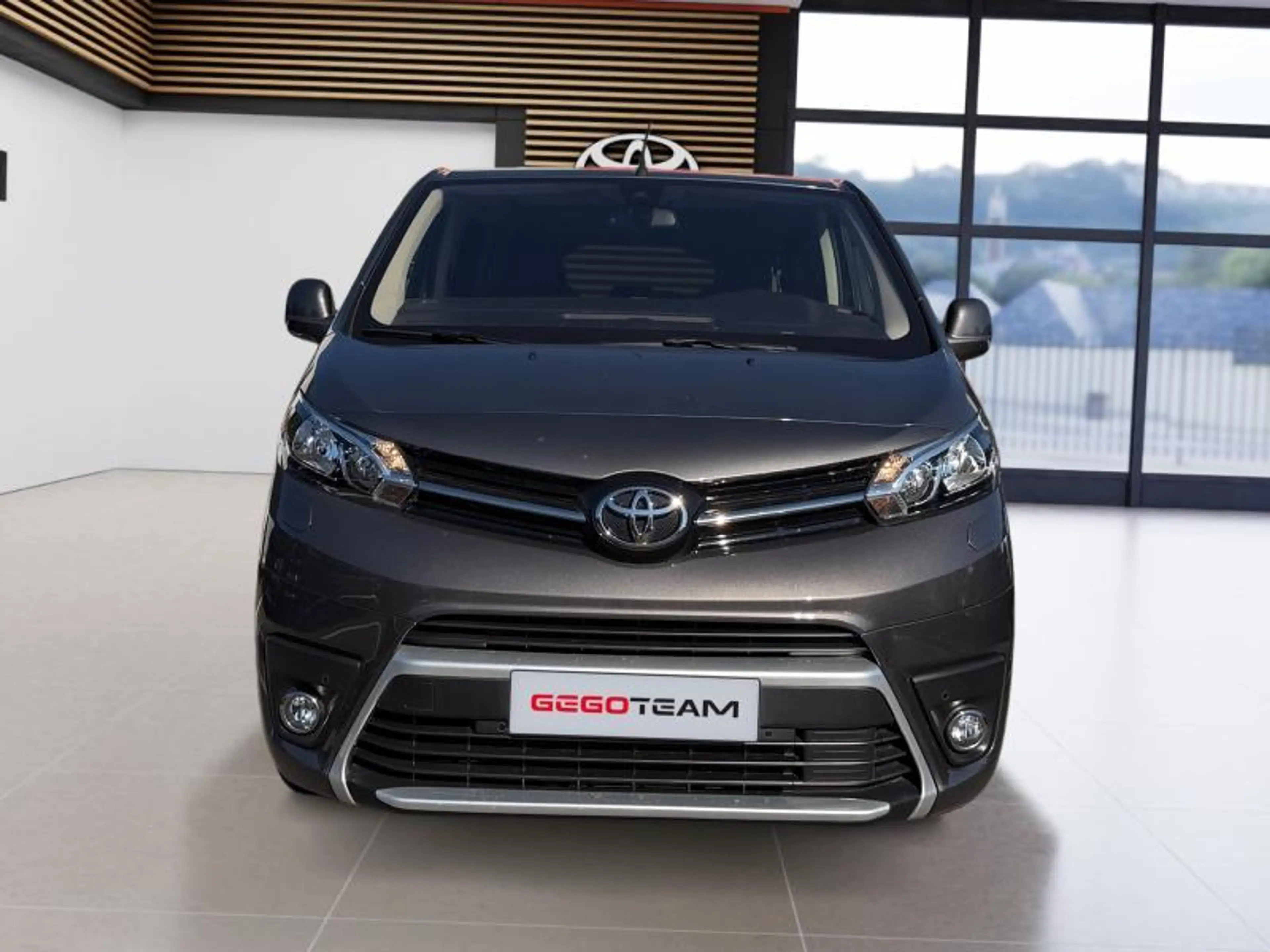 Toyota Verso MPV — photo 9