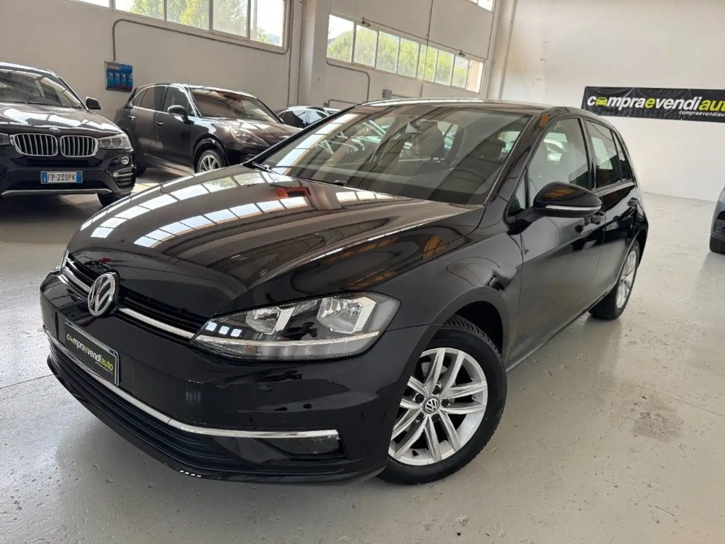 Volkswagen Golf 1.0 TSI 110 CV DSG 5p. Business Negro - 1