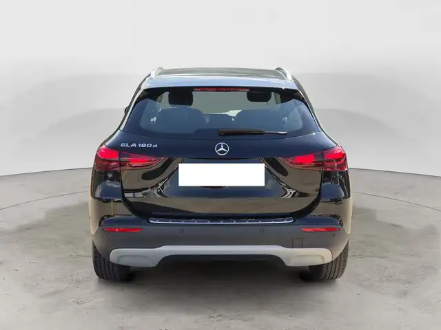 Mercedes-Benz Gla view 3
