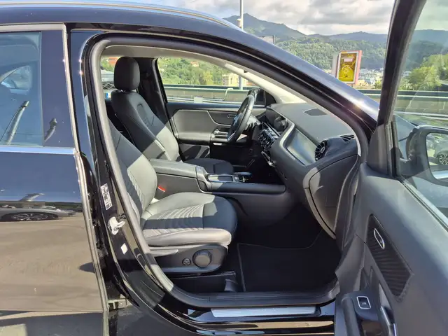 Mercedes-Benz Gla view 9