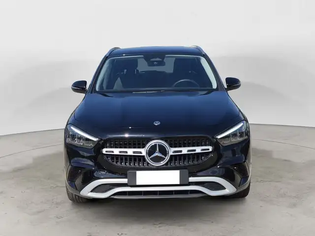 Mercedes-Benz Gla view 2