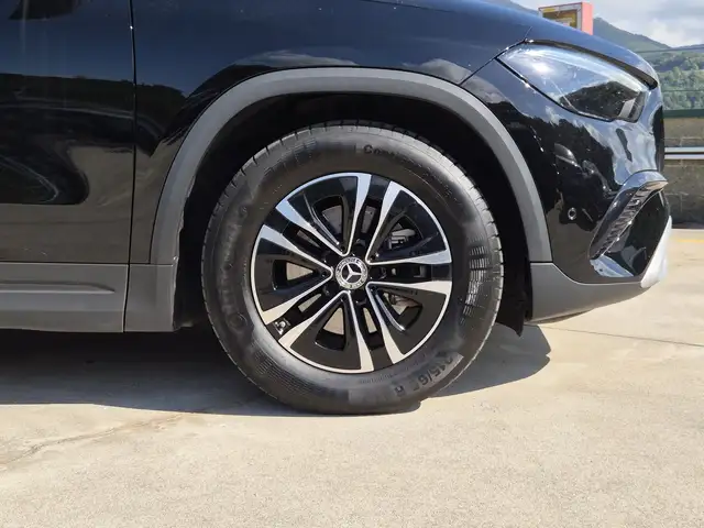 Mercedes-Benz Gla view 13