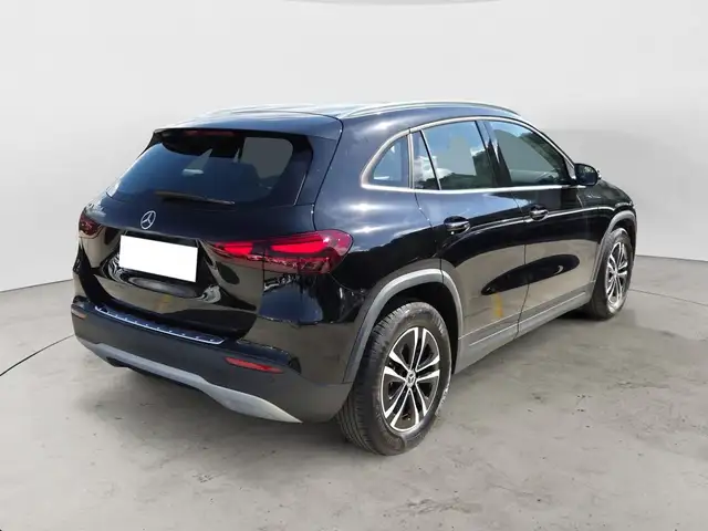 Mercedes-Benz Gla view 4