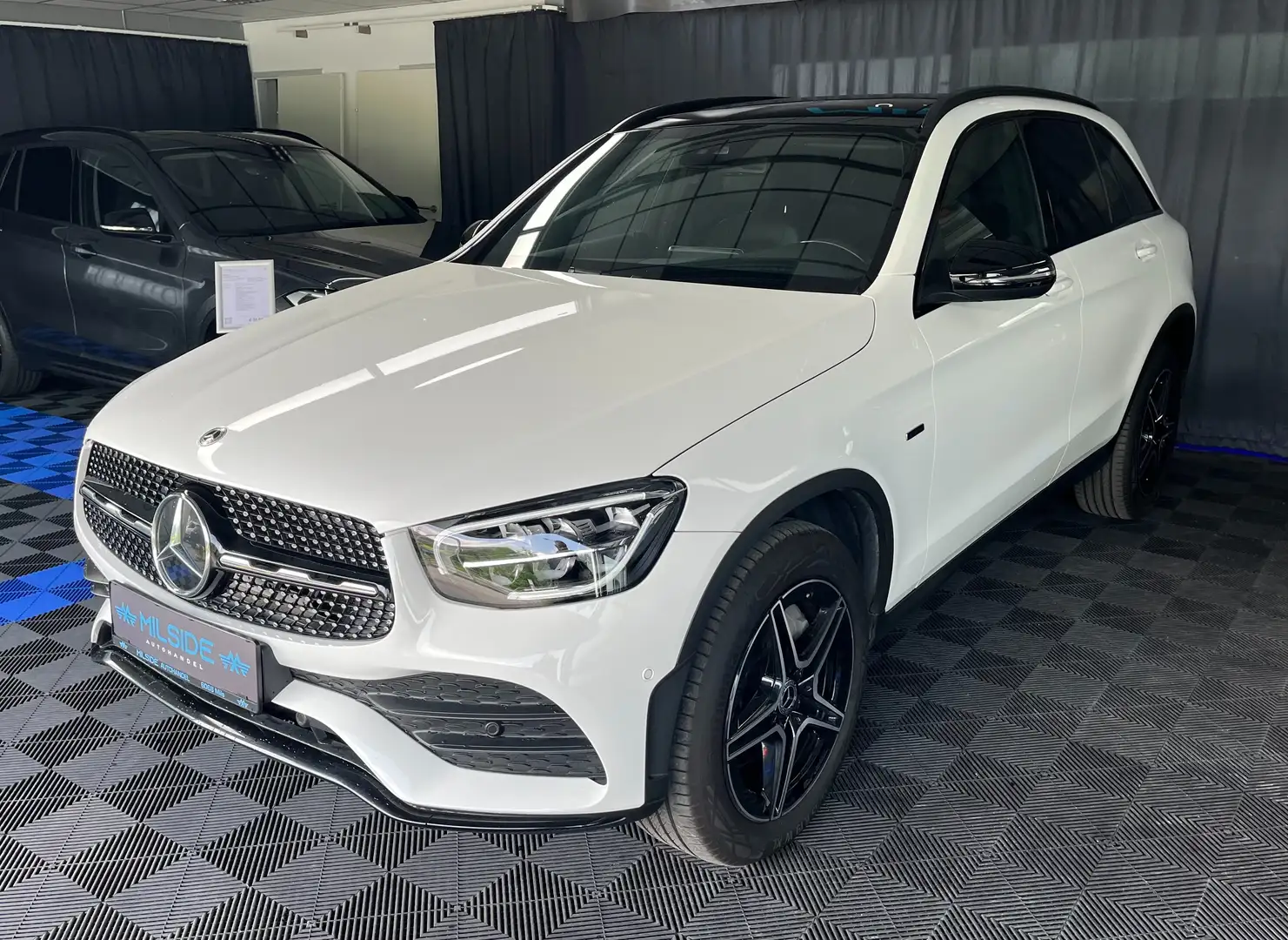 Mercedes-Benz GLC 300 AMG,PANO,RFK,NIGHT PAKET Blanc - 2