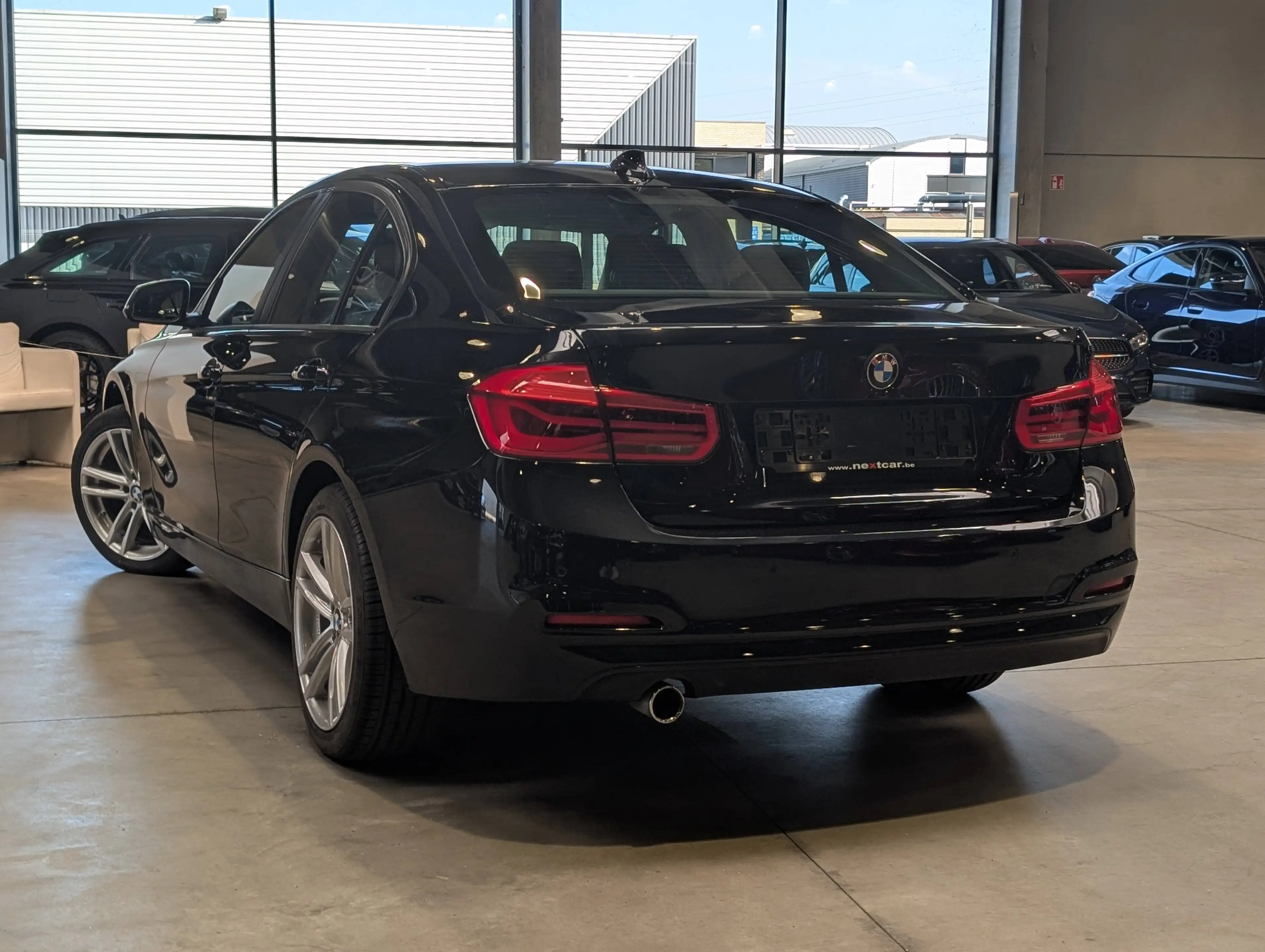 BMW 316 d Berline *NAVI-FULL LED-JA 17'-VOLANT M-PARKING* — photo 4