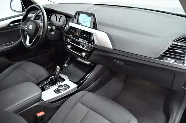 BMW X3 view 12
