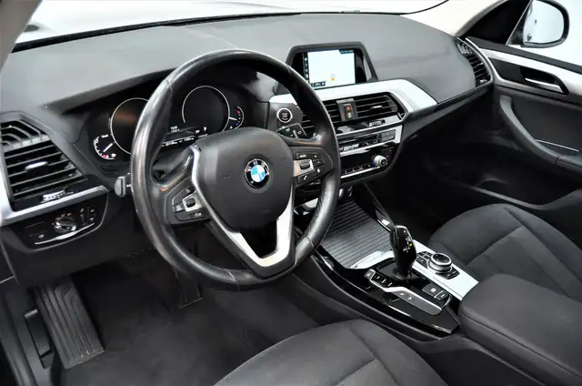 BMW X3 view 11