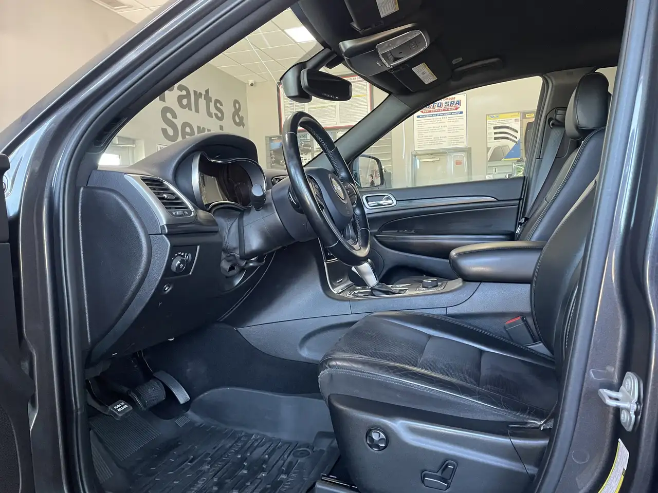 Jeep Grand Cherokee снимка Jeep Grand Cherokee
