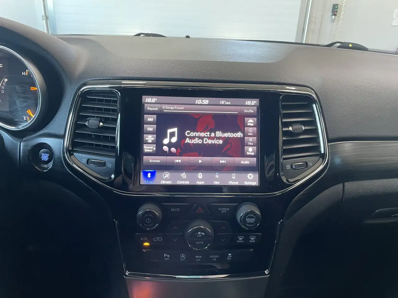 Jeep Grand Cherokee снимка Jeep Grand Cherokee