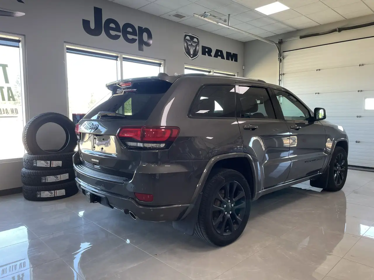 Jeep Grand Cherokee снимка Jeep Grand Cherokee