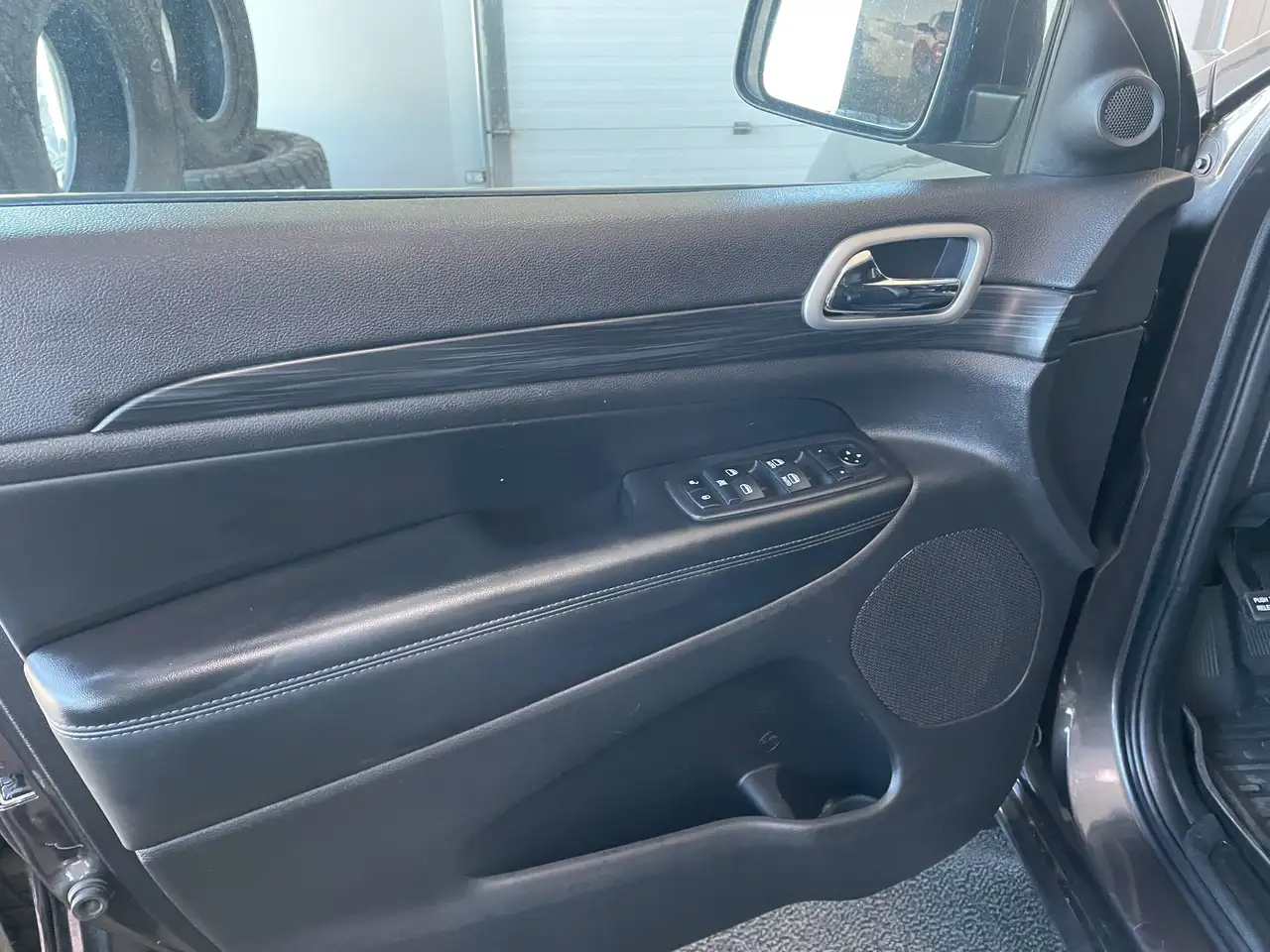 Jeep Grand Cherokee снимка Jeep Grand Cherokee