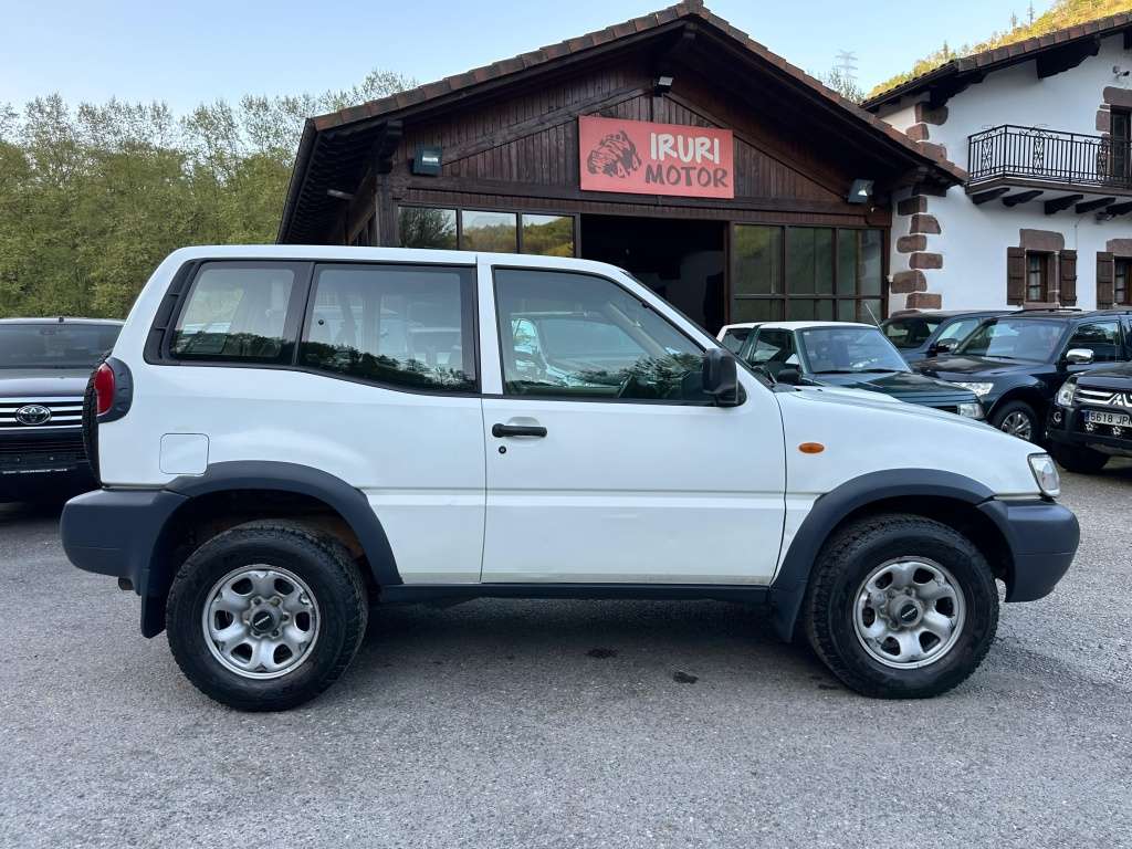Nissan Terrano 2.7 TDI Comfort - foto 1