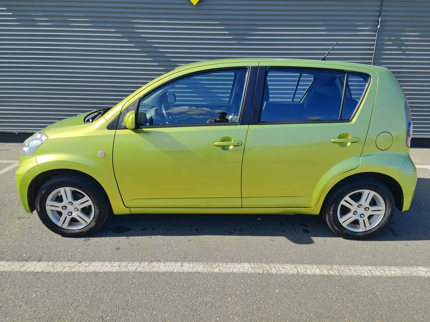 Daihatsu Sirion Sirion 1.3 CooLine KLIMA 1-Hand Verde - 2