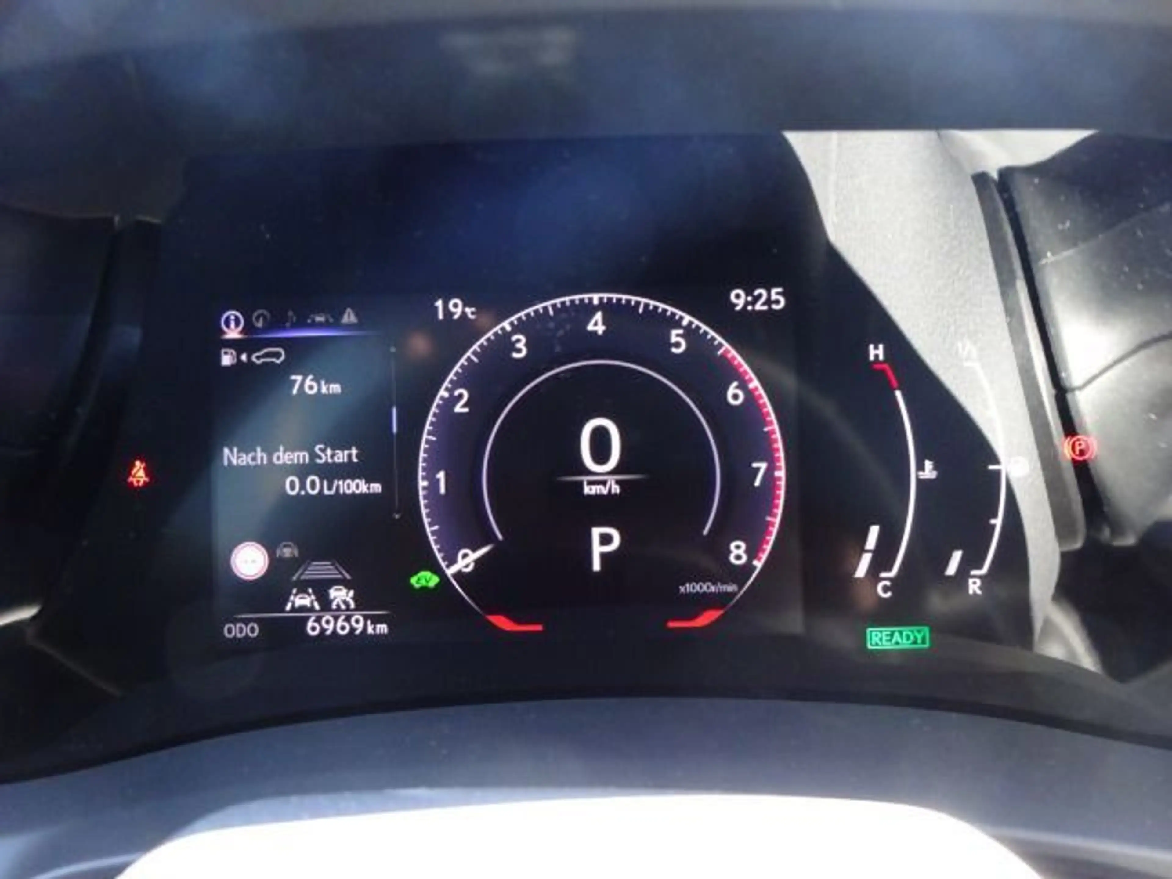 Lexus LBX 1.5 FWD Basis Kamera Navi Klima SHZ — photo 12