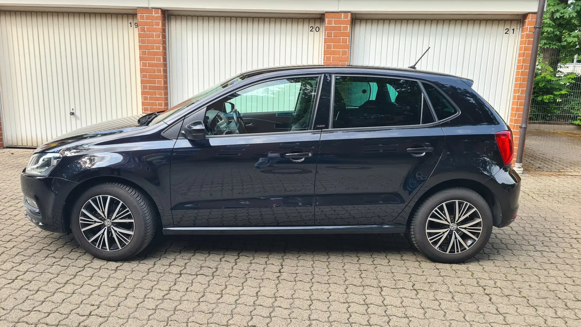 Volkswagen Polo Polo V 1.4 TDI Allstar*NAVI*SHZ*NEU*ZAHNRIEMEN*WP* Schwarz - 2