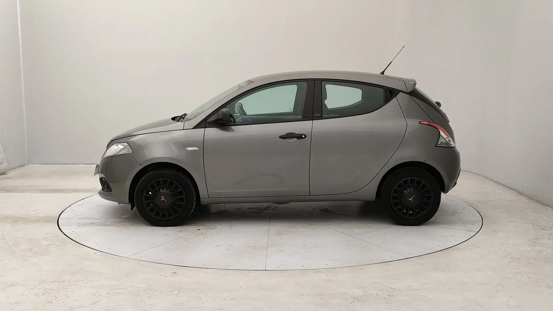 Lancia Ypsilon 5 Porte 1.2  Gold Grijs - 2