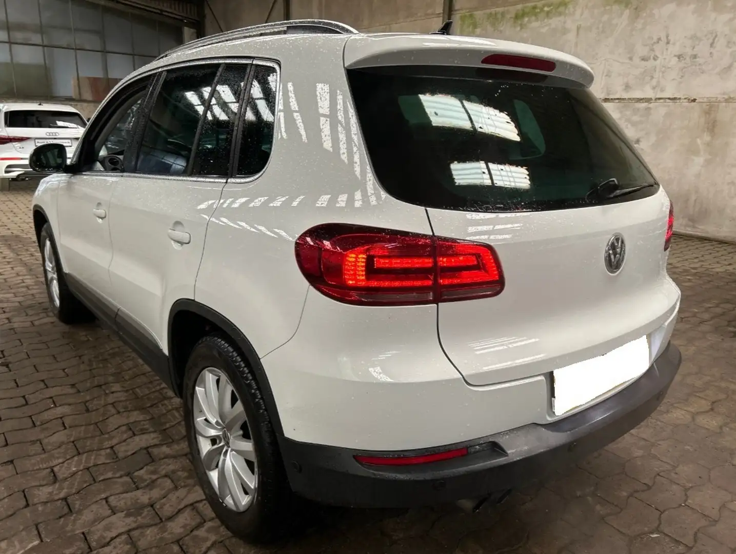 Volkswagen Tiguan Tiguan 2.0 TDI DPF 4Motion BlueMotion Techn. DSG Weiß - 2