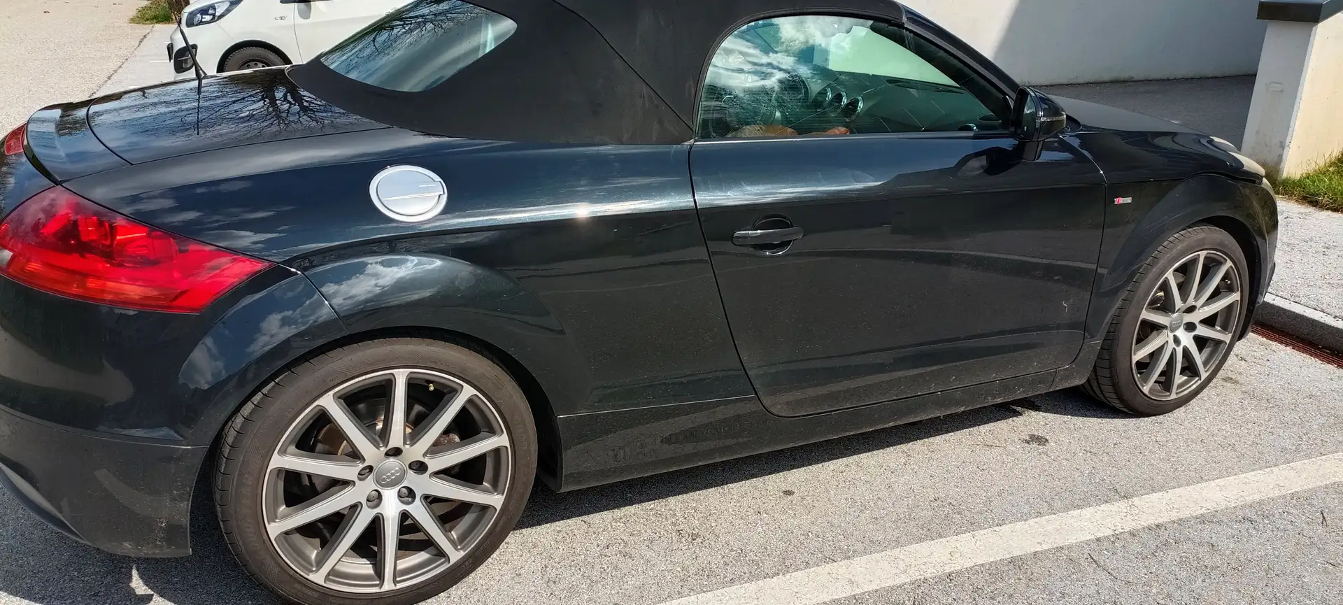 Audi TT TT Roadster 1,8 T FSI Schwarz - 1