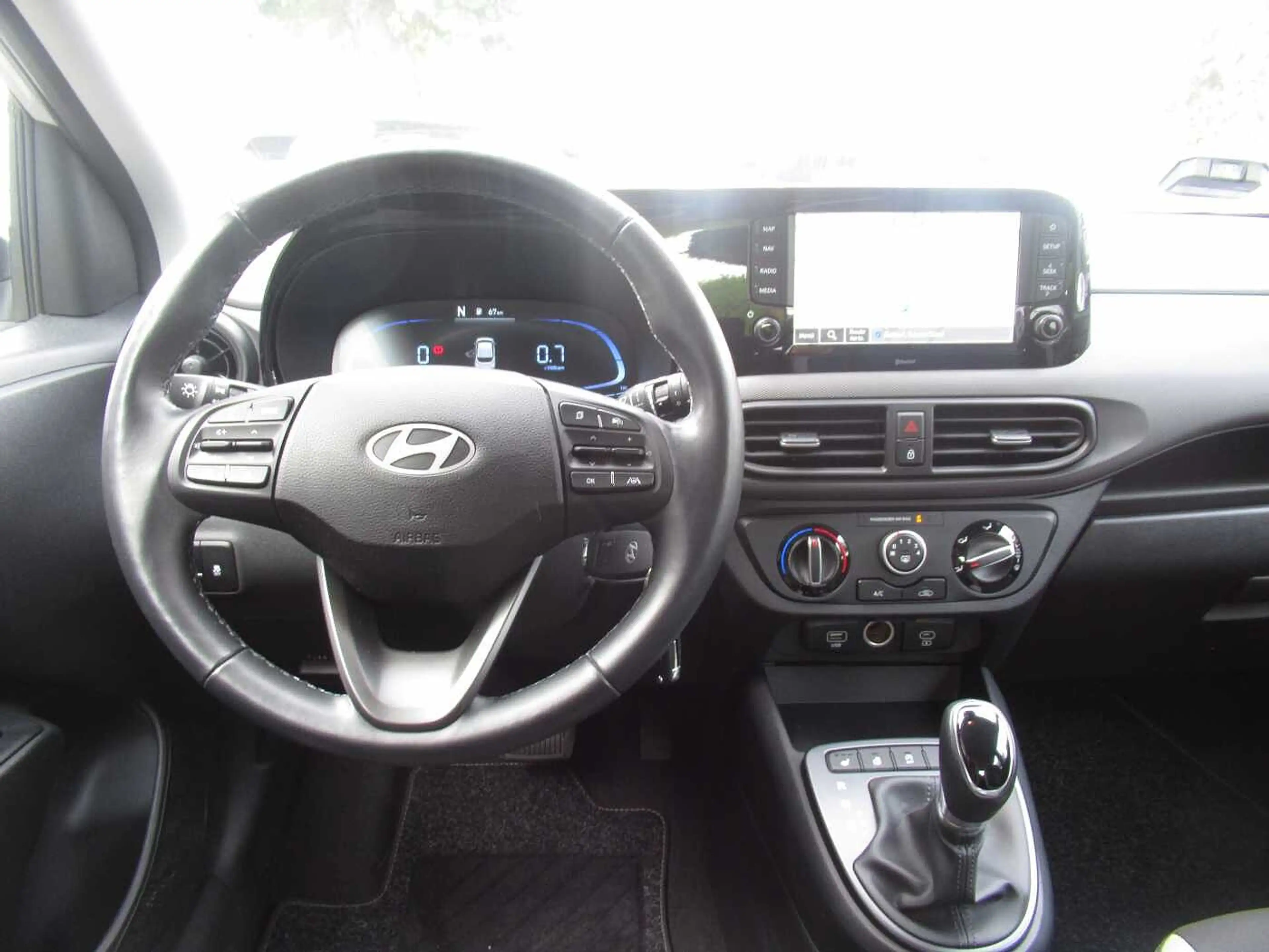 Hyundai i10 1.0 AMT Trend — photo 9
