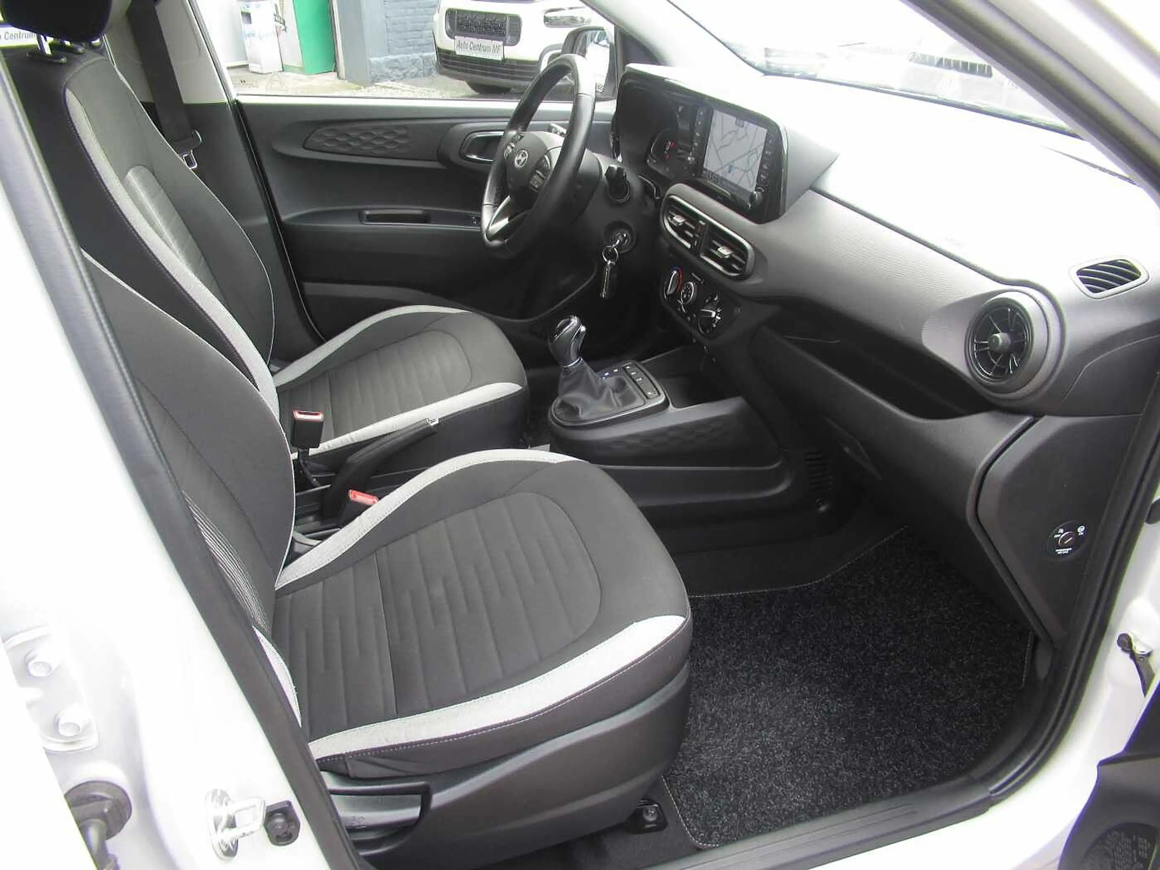 Hyundai i10 1.0 AMT Trend — photo 12