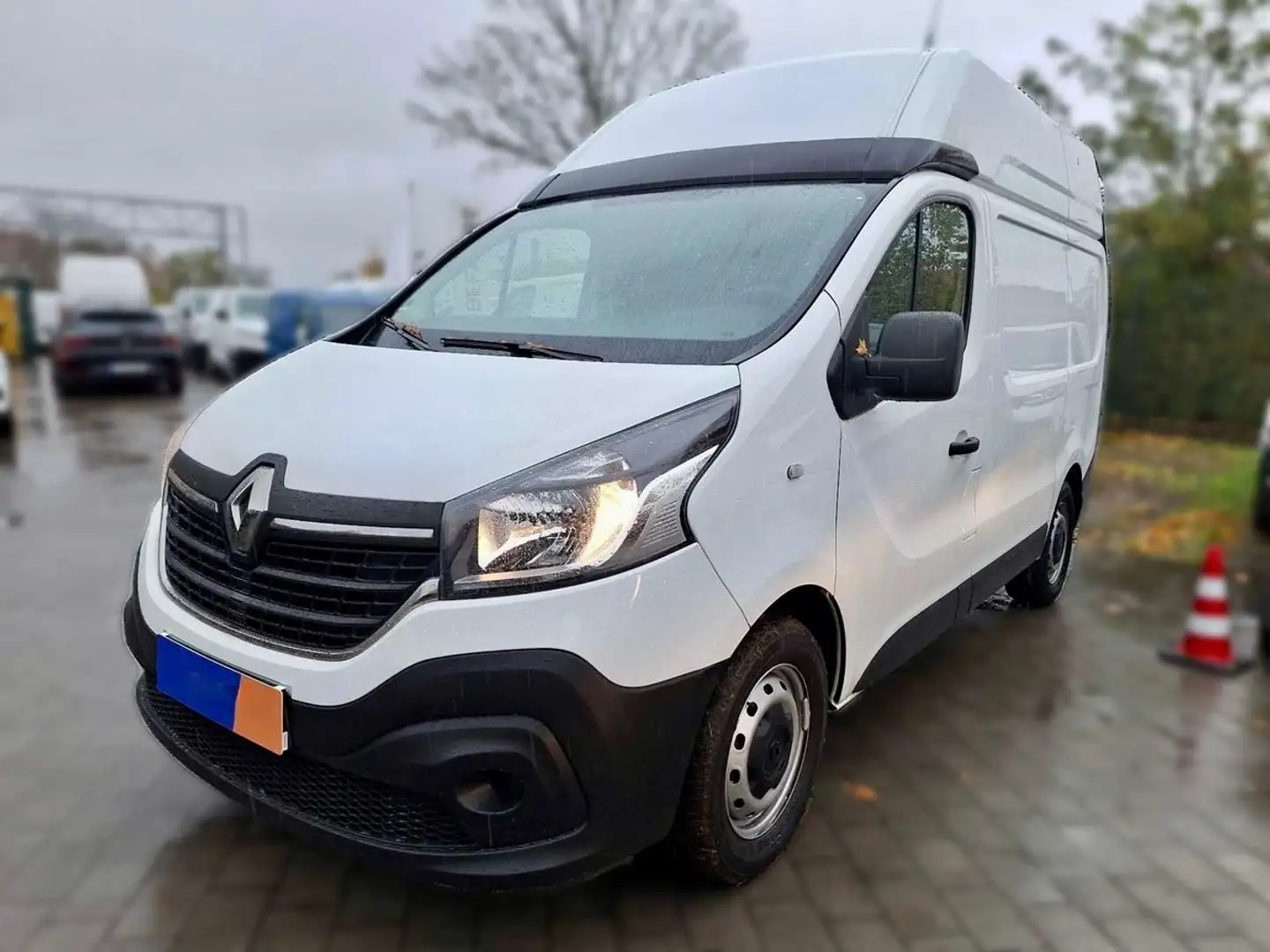 Renault Trafic 2.0 dCi L1H2 HOCH 3,0t KLIMA PDC 3SITZER Weiß - 2