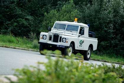 Land Rover Series 109 IIA Towing | Fully Restored