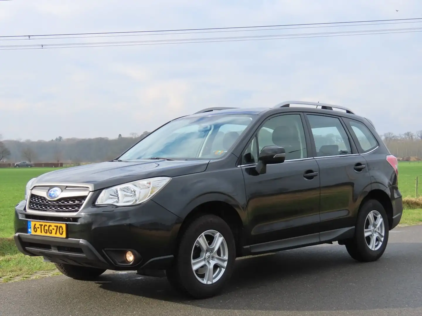 Subaru Forester 2.0 Luxury Aut., Airco/ECC, Cruise, Haak, 2e Eig. Zwart - 2