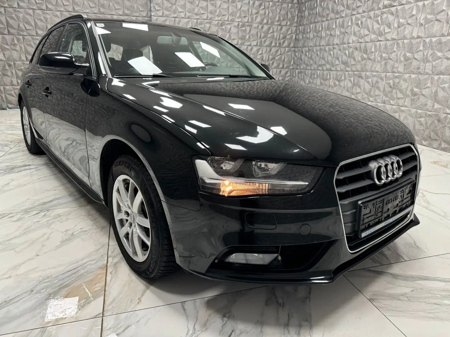 Audi A4 Avant Attraction *Voll Fahrbereit*110kw*Aut.* Zwart - 1