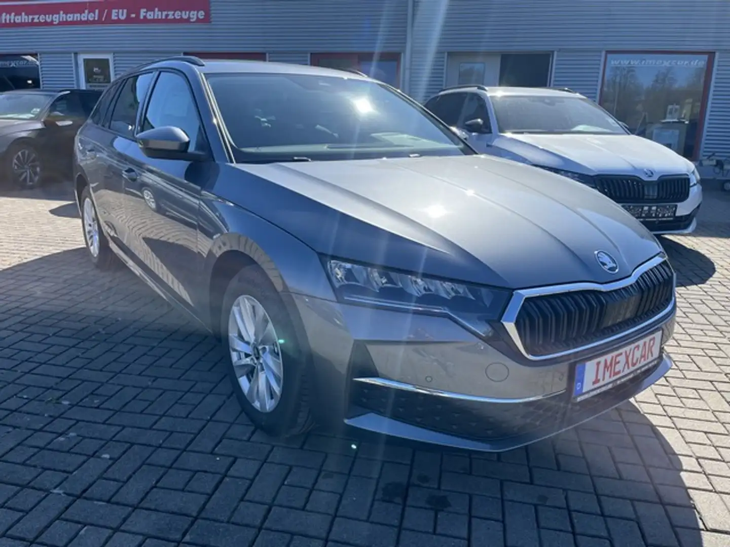 Skoda Octavia 1,5 TSI DSG Selection Combi + AHK + LED + Kamera + Gris - 2