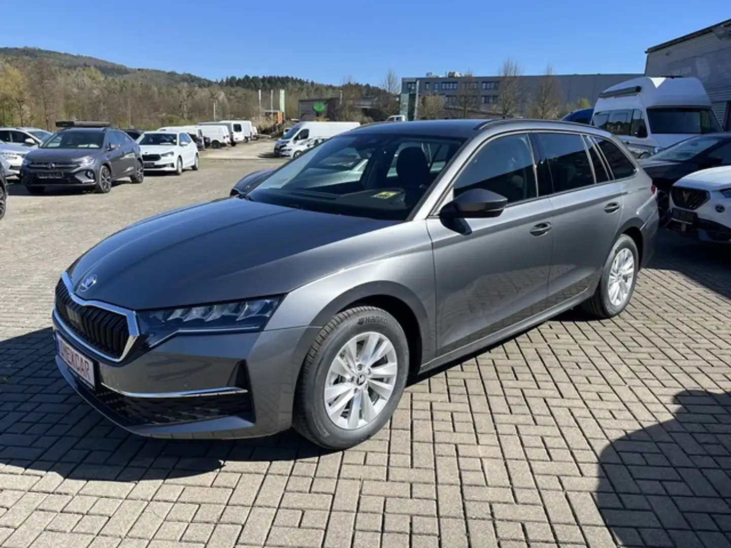 Skoda Octavia 1,5 TSI DSG Selection Combi + AHK + LED + Kamera + Gris - 1