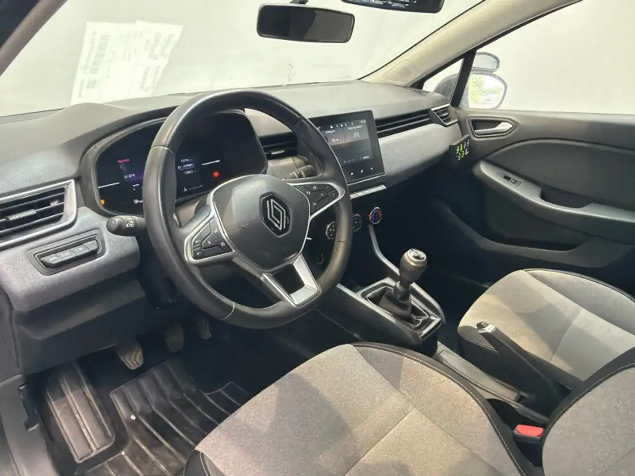 Renault Clio Citadine 5 portes — photo 8