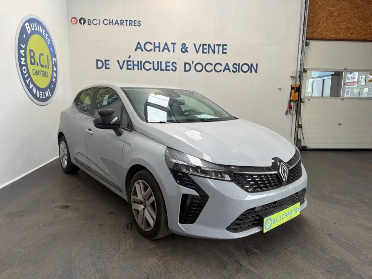 Renault Clio Citadine 5 portes — photo 2