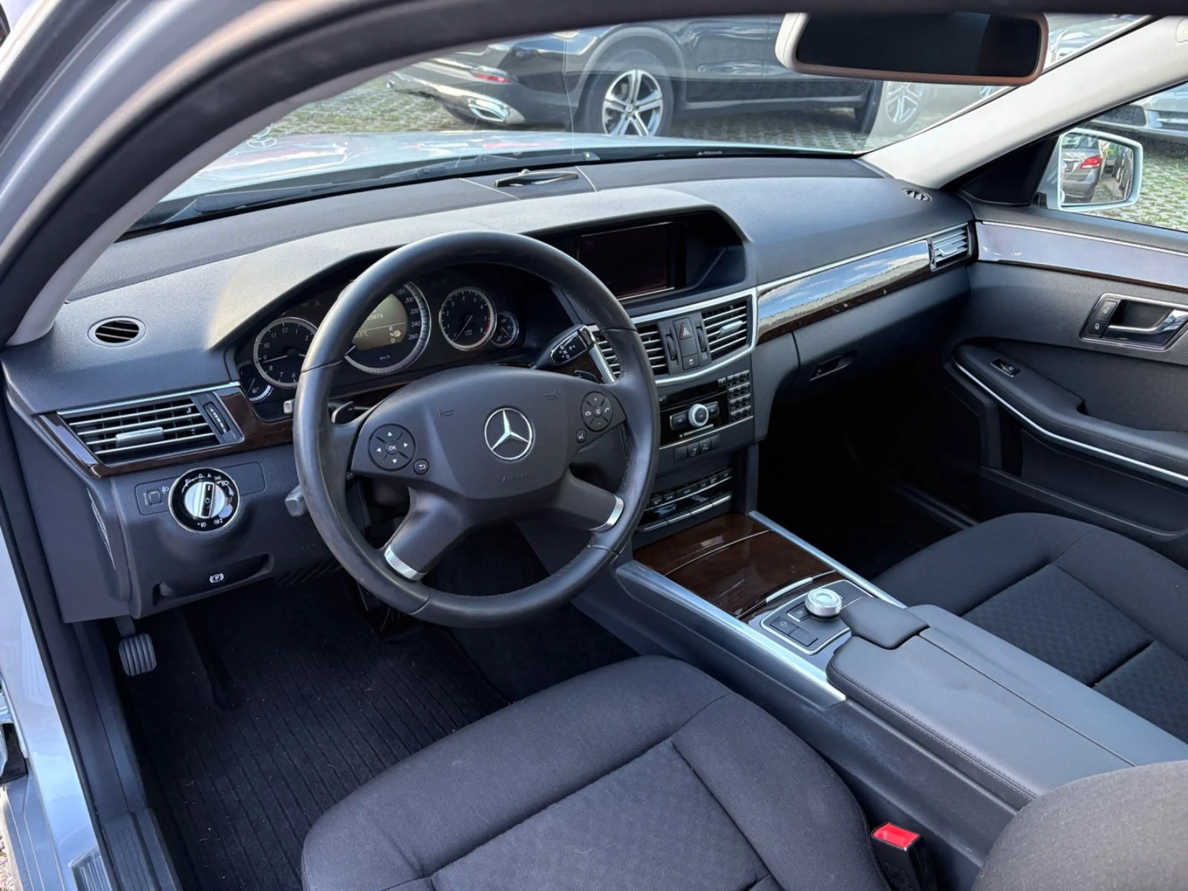 Mercedes-Benz E 350 E Limousine E 350 CGI BlueEfficiency — photo 12