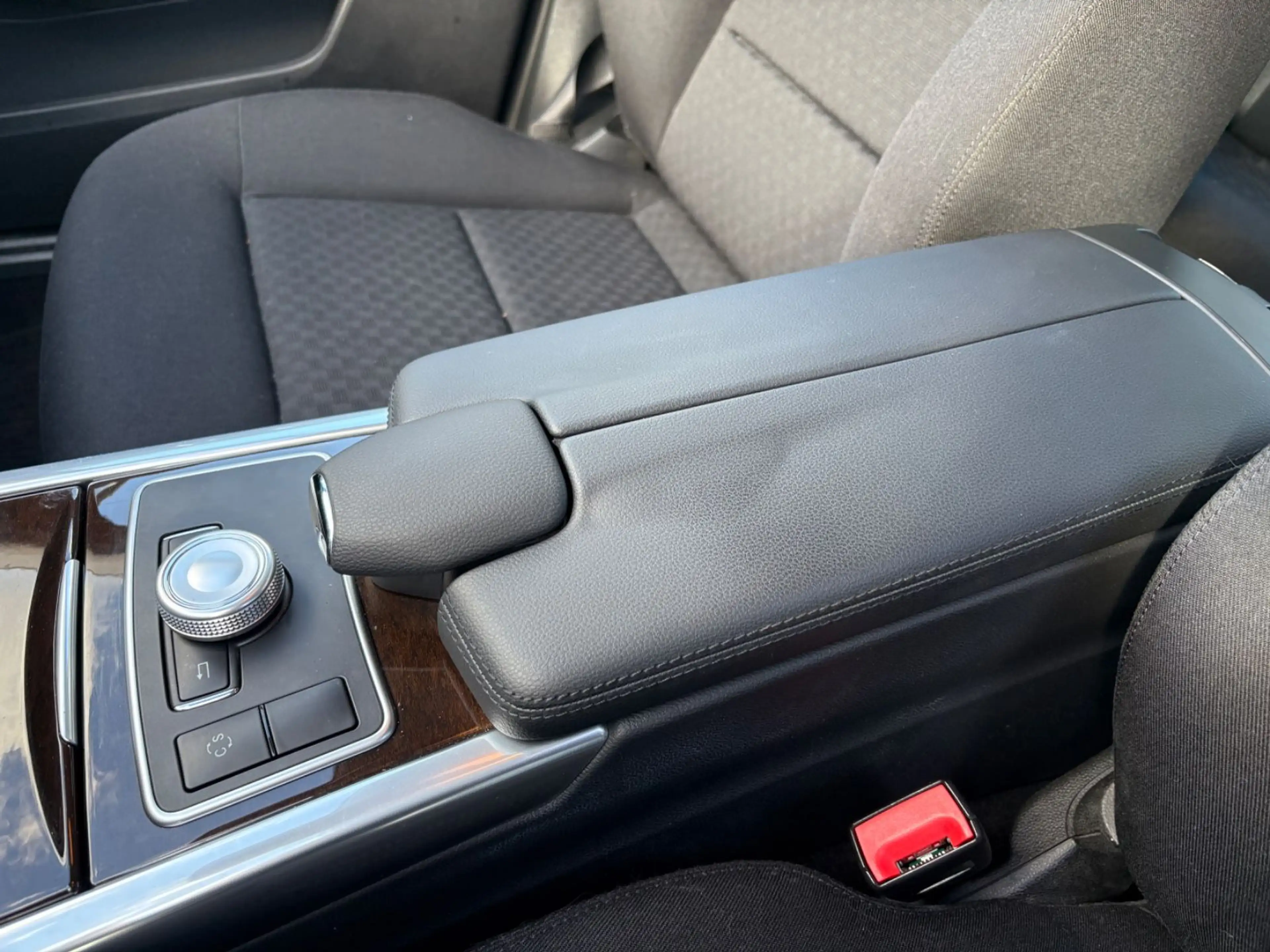 Mercedes-Benz E 350 E Limousine E 350 CGI BlueEfficiency — photo 28